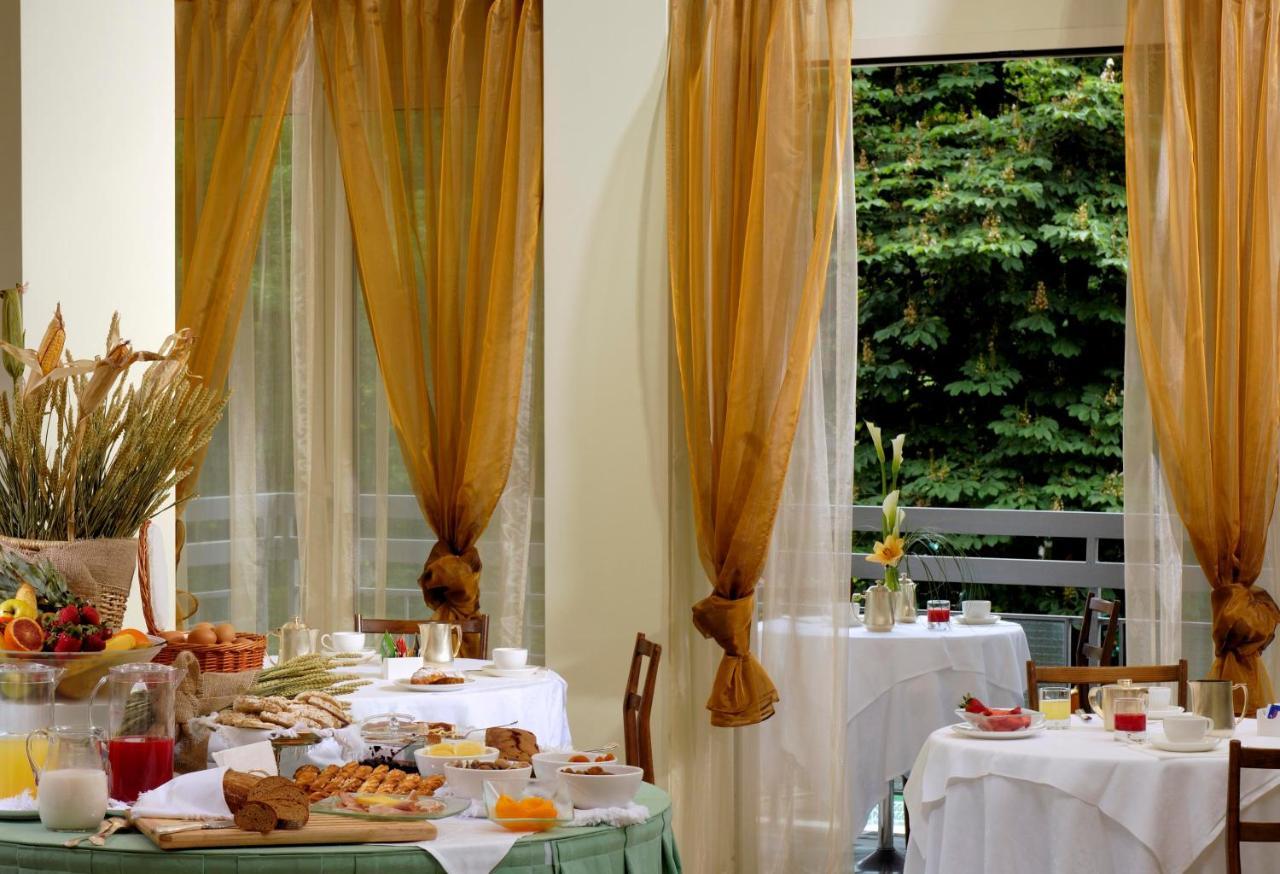 Rizzi Aquacharme Hotel & Spa Darfo Boario Terme Ресторан фото